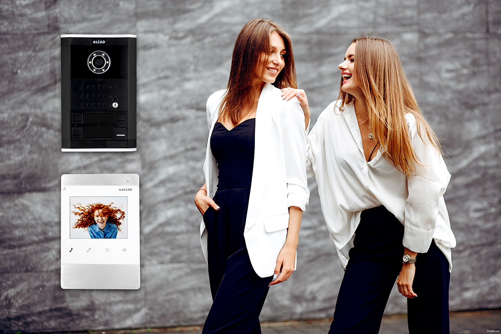 Nuevo kit placa de calle de un pulsador iBLACK y monitor ENARA: blanco y negro unidos en perfecta armonía